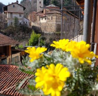 Verzuolo Apartment | Inviting La Ghiacciaia: Guest Rated 9.3 with Family Amenities