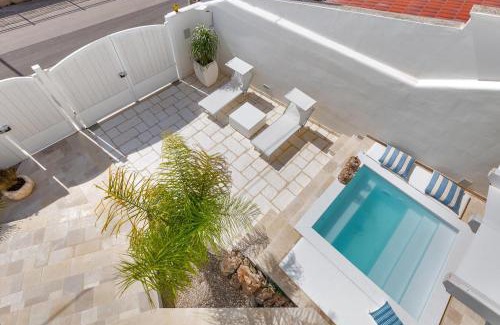 Maruggio Villa | Discover La Giada by BarbarHouse: Family-Friendly Retreat