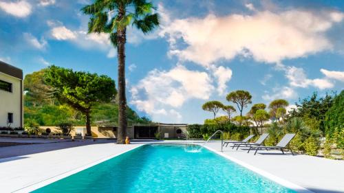 Taranto Villa | Elegant La Gigasuite - Beachfront Villa with Spa & Pool