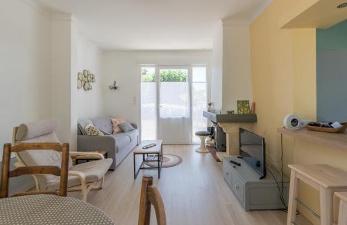 Prefailles House | Cozy Maison de Vacances Steps from the Beach - 4-Star Retreat