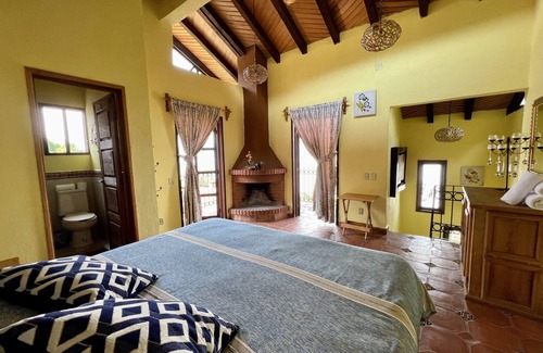 Tzintzuntzan House | Inviting La Gloria de los Ángeles: Spa & Family Amenities