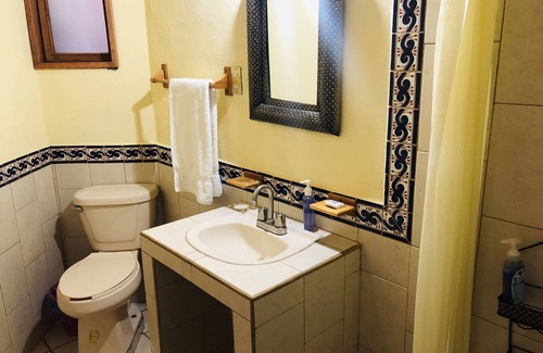 Tzintzuntzan House | Inviting La Gloria de los Ángeles: Spa & Family Amenities