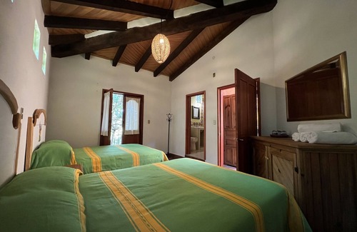 Tzintzuntzan House | Inviting La Gloria de los Ángeles: Spa & Family Amenities