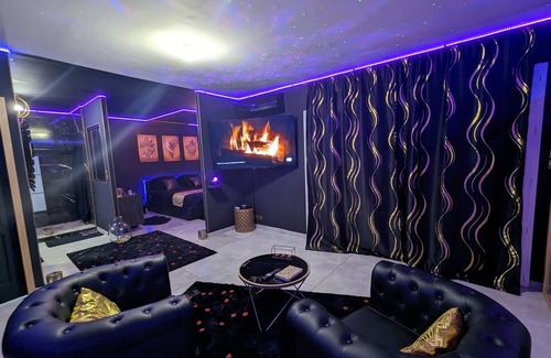 Perpignan Apartment | Relaxing Retreat at La Gold Room Perpignan with Jacuzzi & Sauna