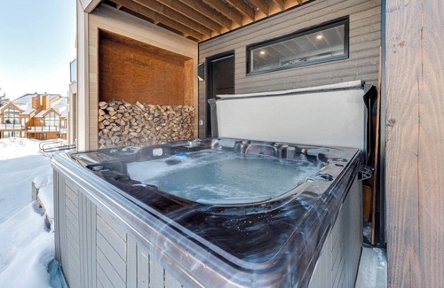 Beaupre Ski Chalet | Explore La Gondoleuse: Prime Ski-In/Ski-Out Experience