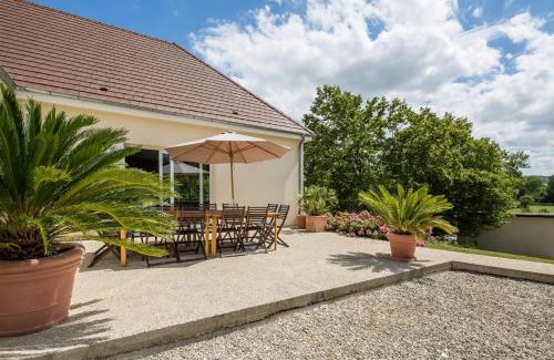 Baroville House | Discover Oceanfront Serenity at La Goutte d'Or Hotel