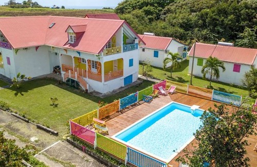 Capesterre-de-Marie-Galante House | Experience Comfort at La Tourterelle Rose - Pet Friendly Stay