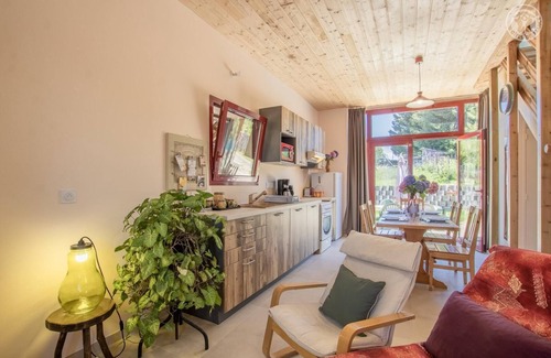 Saint-Genix-sur-Guiers House | Relax at LA Grange D'eugene – Family-Friendly Retreat