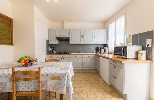 Giens Villa | Family-Friendly La Grande Auguière with Spa & Breakfast