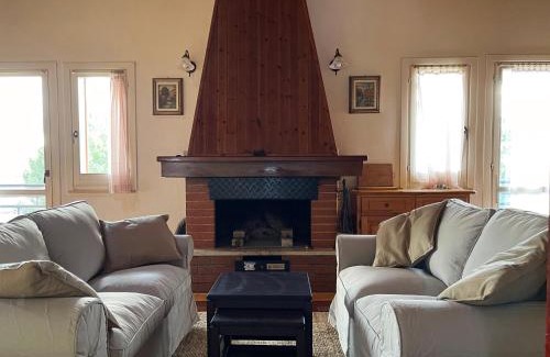 Castel di Sangro Villa | Family-Friendly Retreat at La Grande Casa Di Montagna