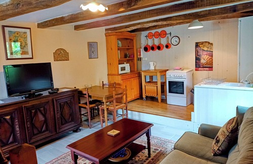 Melrand House | Charming La Grange: A Converted Barn in Talroch with Breakfast