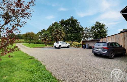 Hede House | Discover La Grange aux Portes des Écluses with Ocean Views
