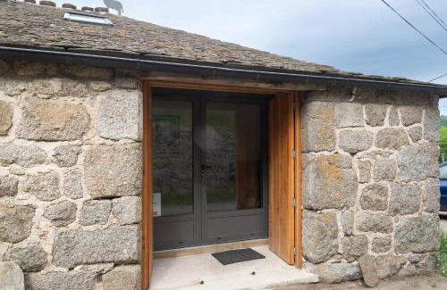 Pont-de-Montvert-Sud-Mont-Lozere House | Discover Family-Friendly Comfort at La Grange d'Elie et Rosa