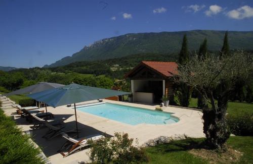 Traize House | Relax at La Grange de mon Père with Pool & Hot Tub Access