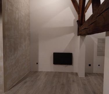 Saint-Amour Bed & Breakfast | Relax at LA GRANGE DES FRANGINES with Pool & Spa Amenities