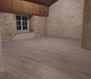 Saint-Amour Bed & Breakfast | Relax at LA GRANGE DES FRANGINES with Pool & Spa Amenities