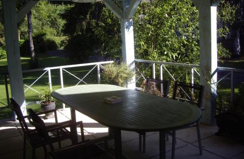 Cleres Bed & Breakfast | High-Quality Getaway at La Grange des Marettes - 9.1/10