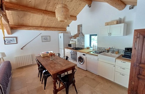 Hures-la-Parade Cottage | Relax at La Grange du Méjean: Spa, Sauna & Scenic Views