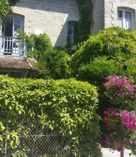 Hermonville Bed & Breakfast | Cozy La Grange en Champagne: Pet Friendly with Ocean Views