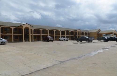 La Grange Hotel | Family-Friendly Stay at La Grange Executive Inn & Suites