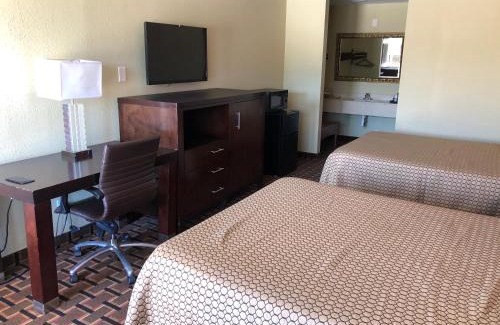 La Grange Hotel | Family-Friendly Stay at La Grange Executive Inn & Suites