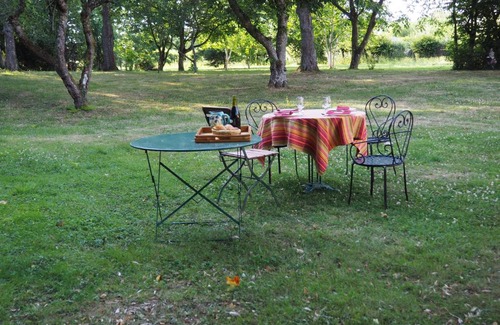 Alluyes Bed & Breakfast | Cozy La Grange: Oceanfront Escape with Top Amenities