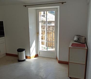 Roquemaure Apartment | Pet-Friendly La Grange with Oceanfront Views & High Ratings