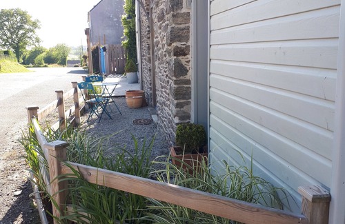 Edern House | Impeccable Stay at La Grange with Family-Friendly Amenities
