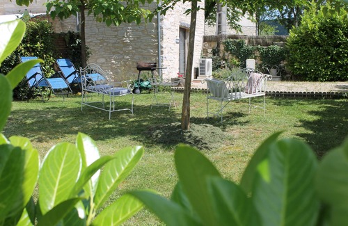 Saint-Pierre-Toirac House | Experience La Grange ou La Remise: A Cozy Gîte Retreat