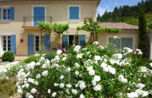 Remuzat Villa | Experience La Gravelière: Oceanfront Bliss with Pet-Friendly Amenities