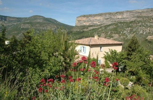 Remuzat Villa | Experience La Gravelière: Oceanfront Bliss with Pet-Friendly Amenities