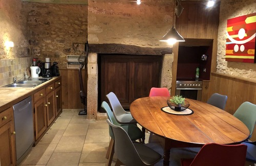 Sergeac House | Top-Rated La Grenaderie: Pet-Friendly with Family Amenities