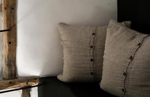 La Madelaine-sous-Montreuil Hotel | Highly Rated La Grenouillère with Family-Friendly Amenities