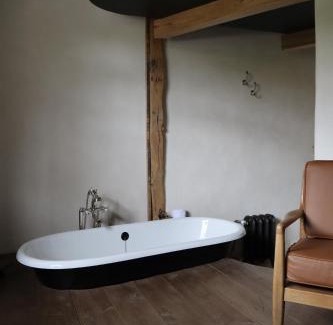 La Madelaine-sous-Montreuil Hotel | Highly Rated La Grenouillère with Family-Friendly Amenities