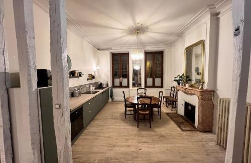 Avallon House | Historic Maison La Grenouille: Pet Friendly & Family Enjoyment