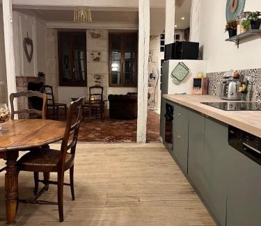 Avallon House | Historic Maison La Grenouille: Pet Friendly & Family Enjoyment