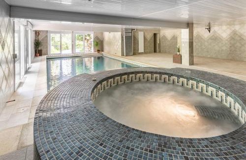 Crecy-la-Chapelle House | Discover La Grignotière Lodge & Spa: Oceanfront Retreat