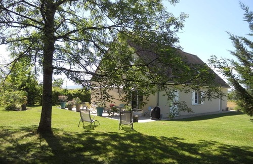 Demigny House | Discover La Grozelière - Family-Friendly Retreat in Demigny