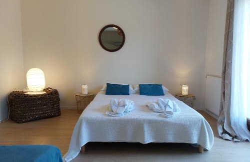 Noaillan Apartment | Relax at La Guest House BYLAVILLA25: Family-Friendly Getaway