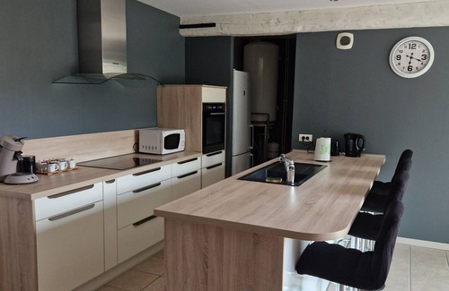 Gurgy House | Discover La Gurgyçoise: Pet-Friendly Retreat with Spa & Hot Tub
