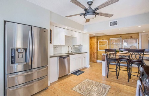 Dripping Springs RV Rental | Charming La Hacienda Retreat: Pool, Brewery & Playground Fun