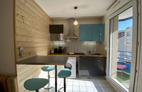 Yves Farge - Le Fleuve Apartment | Convenient LA HALLE: Balcony, Kitchen & Parking Available