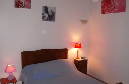Thorigny Bed & Breakfast | Top-Rated La Halte du Pelerin with Kitchen & Breakfast