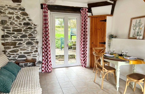 Langourla Bed & Breakfast | Relaxing Retreat at La Haye D'armor, Pets Welcome!