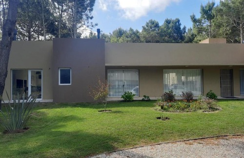 Pinamar House | Unforgettable Getaway at La Herradura: Pet-Friendly Paradise