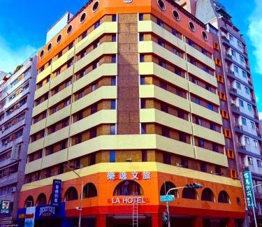 Sinsing District Hotel | Modern San Hua Hotel: Breakfast Included & Family-Friendly