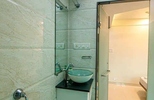 Kurla West Hotel | Budget-Friendly LA Hotel Metro with Convenient Amenities