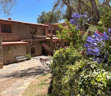 Tilcara Apartment | Inviting La Hoyada: Family-Friendly with Hot Tub Bliss