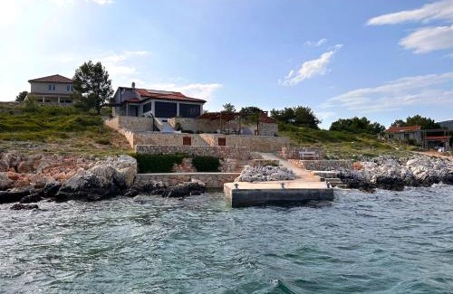 Pasman House | Experience Oceanfront Bliss at La Isla Hotel - 10/10 Rated