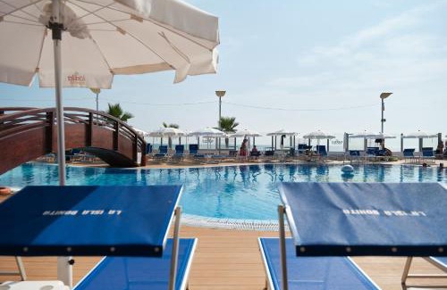 Magazzeno Hotel | Relax at La Isla Resort: 4-Star Oasis with Ocean Views
